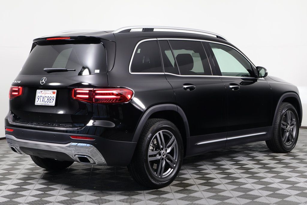 Thumbnail: 2025 Mercedes-Benz GLB - 4