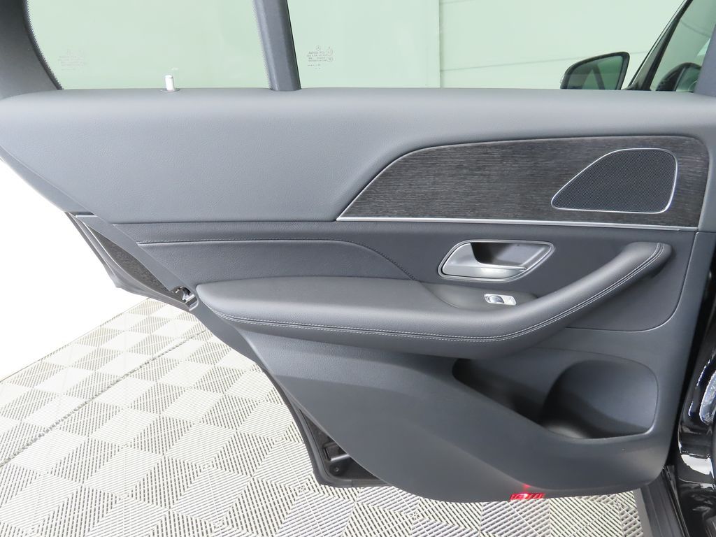 Thumbnail: 2026 Mercedes-Benz GLE - 26