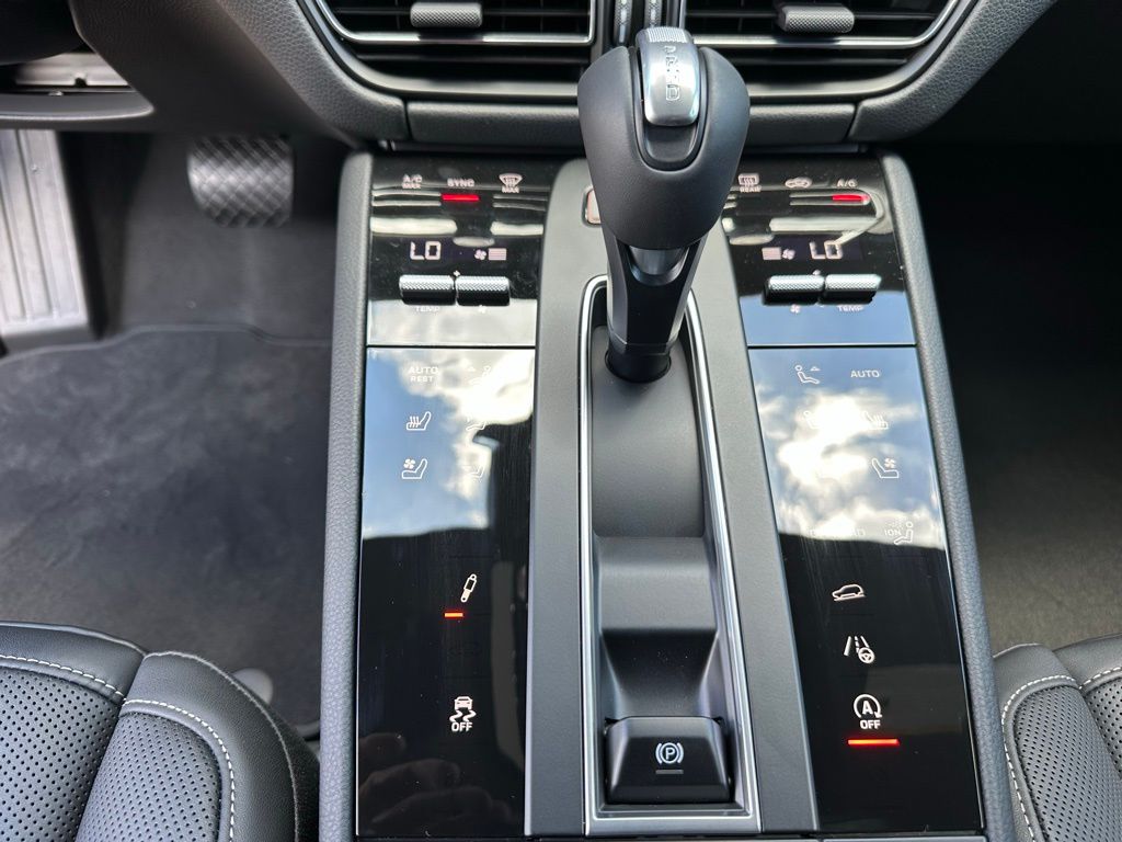 Thumbnail: 2025 Porsche Macan - 23
