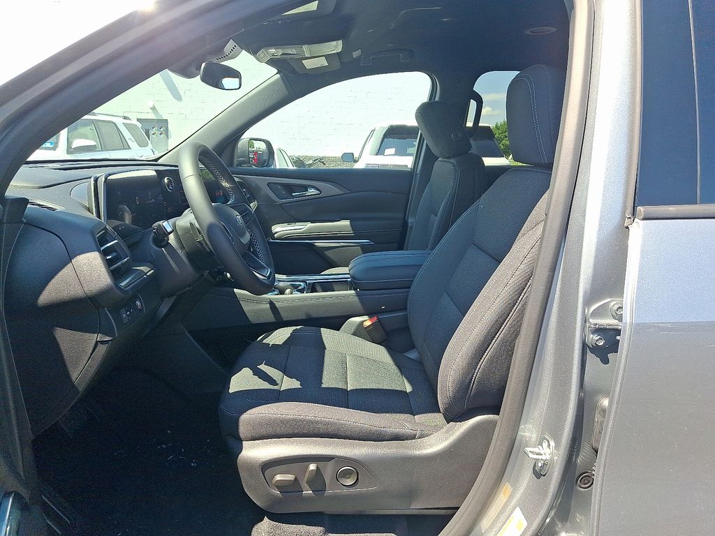 Thumbnail: 2027 Chevrolet Traverse - 6