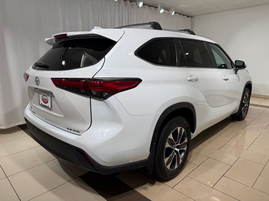 Thumbnail: 2023 Toyota Highlander - 5