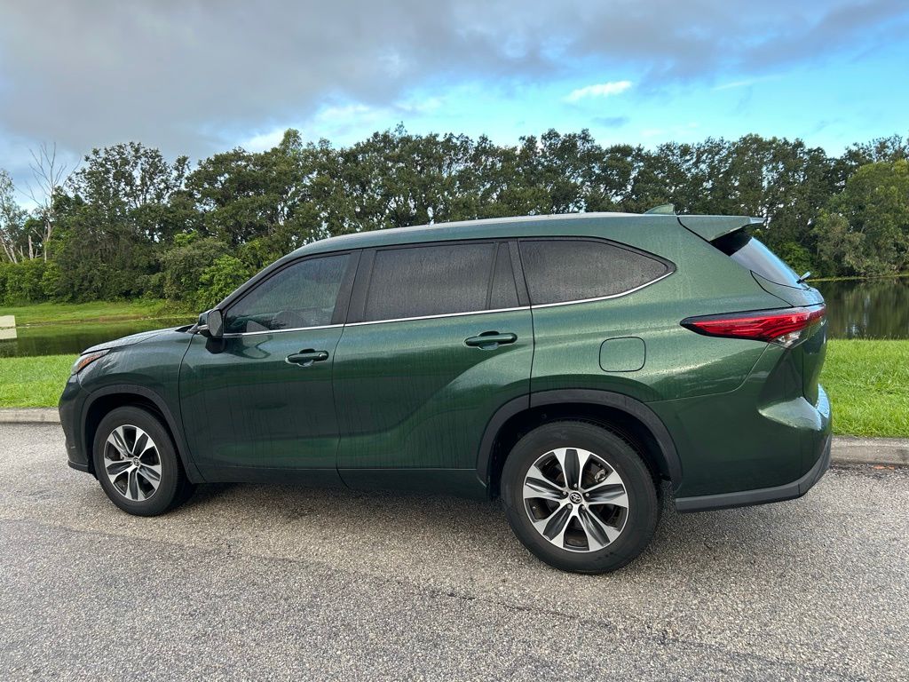 Thumbnail: 2023 Toyota Highlander - 3