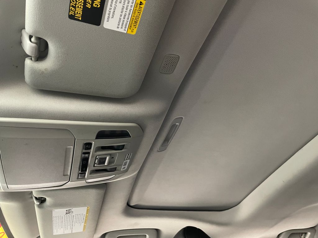 Thumbnail: 2020 Toyota Highlander - 32