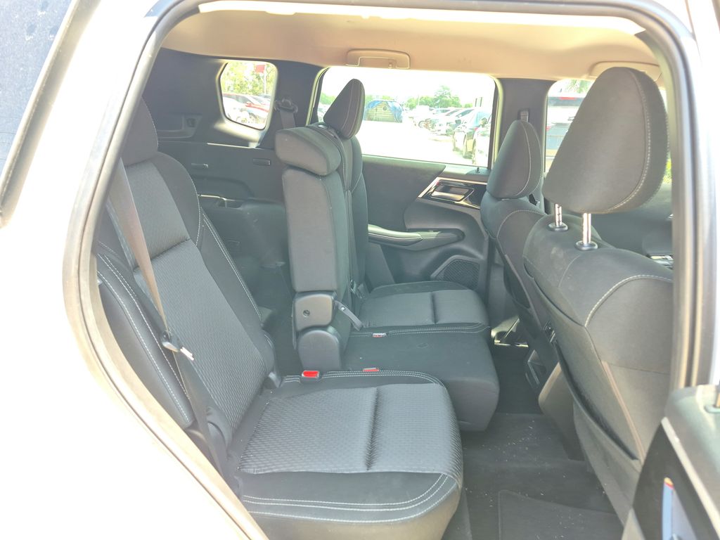 2023 Mitsubishi Outlander ES White at North Houston Mitsubishi