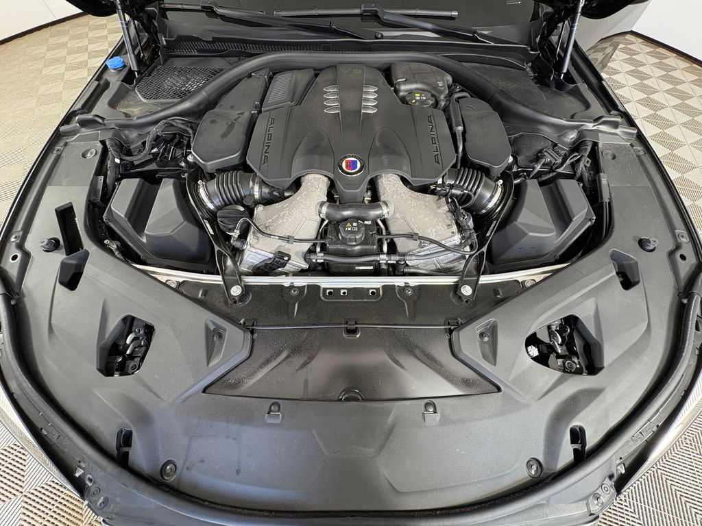 Used 2025 Black BMW ALPINA B8 xDrive image 33