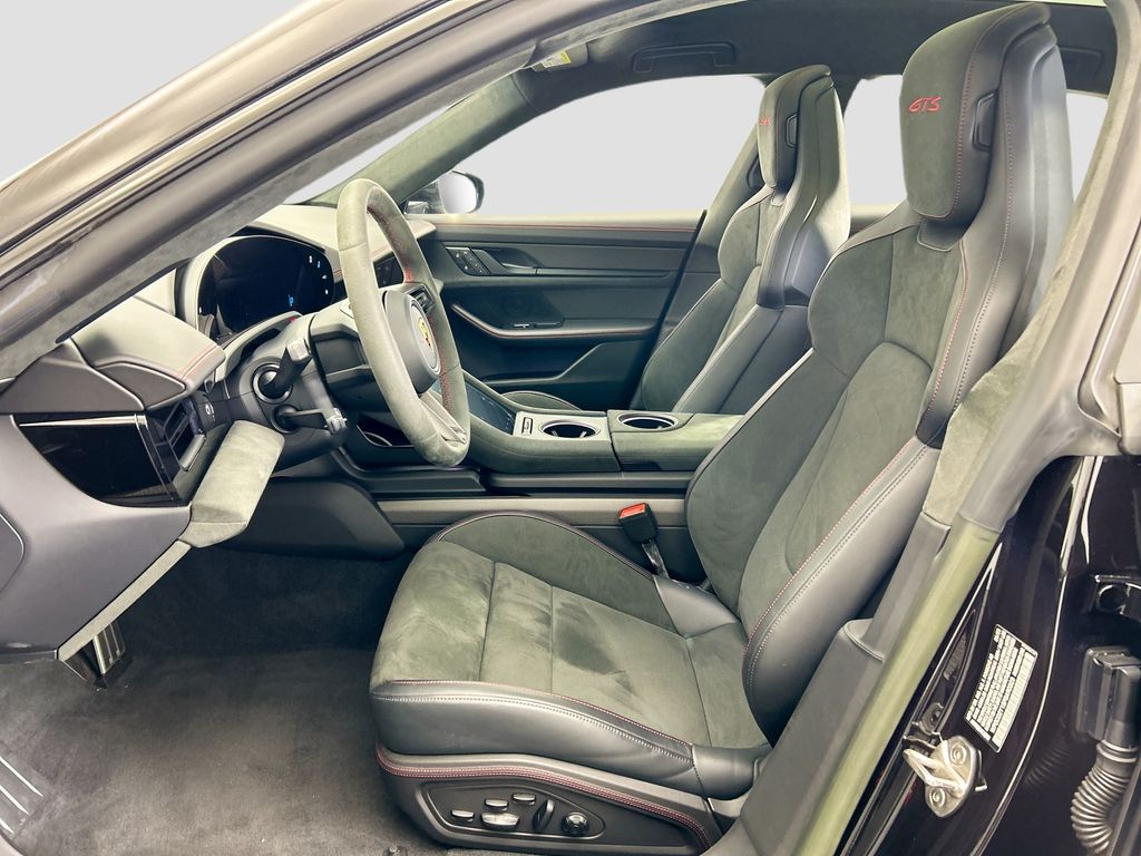 Thumbnail: 2023 Porsche Taycan - 5