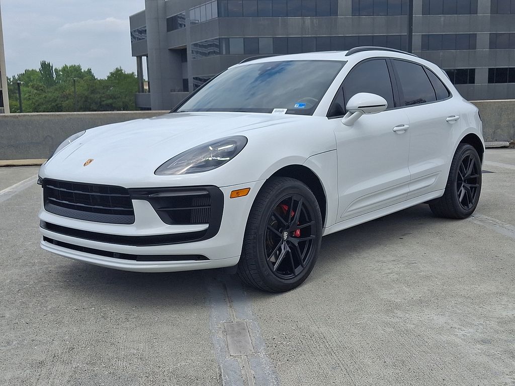 Thumbnail: 2022 Porsche Macan - 1