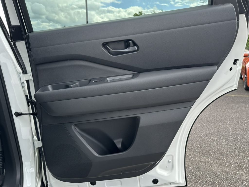 2025 Nissan Pathfinder S