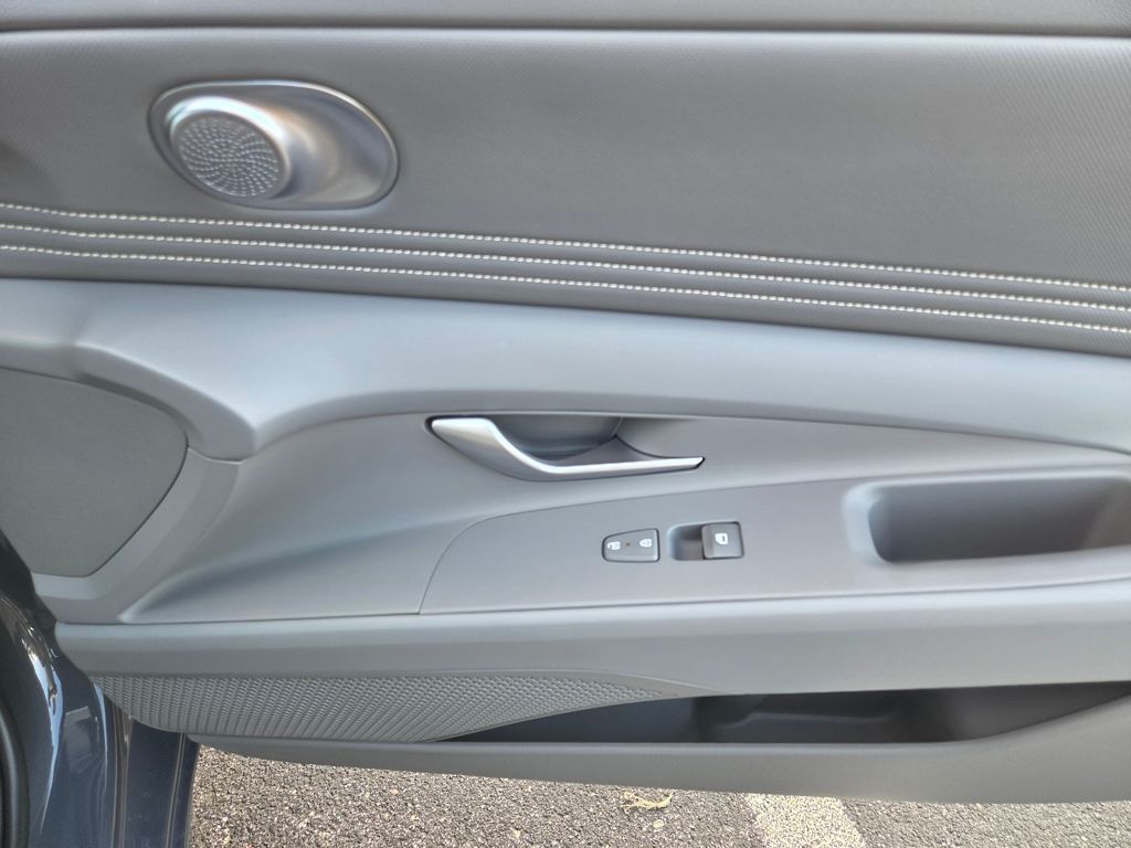 Thumbnail: 2025 Hyundai Elantra - 19