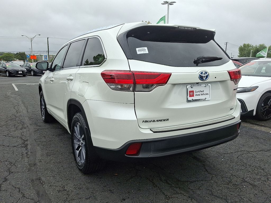 Thumbnail: 2017 Toyota Highlander - 4