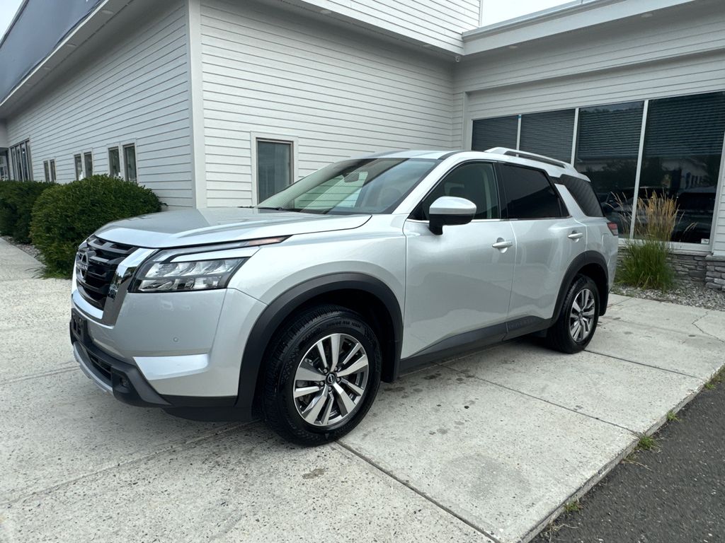 Brilliant Silver Metallic 2025 Nissan Pathfinder SUV / Crossover All-Wheel Drive 9-Speed Automatic