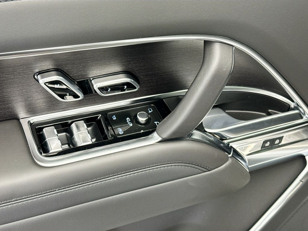 Thumbnail: 2026 Land Rover Range Rover - 22