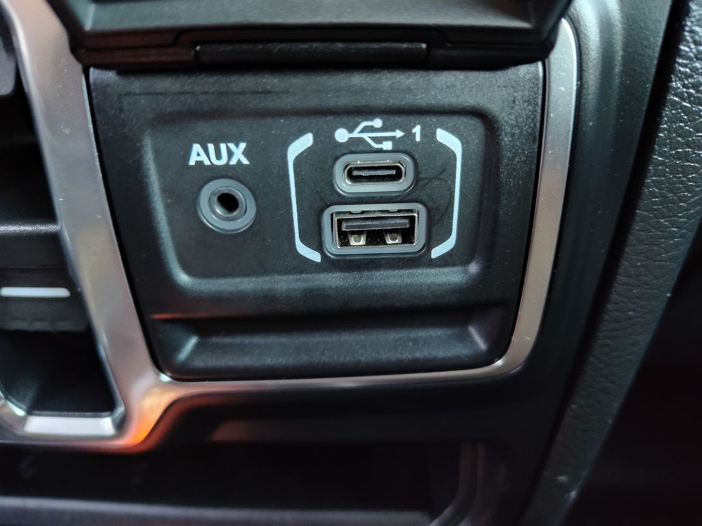 Used Car 2022 Jeep Gladiator  Overland For Sale Under $35,000 In Austin, Texas