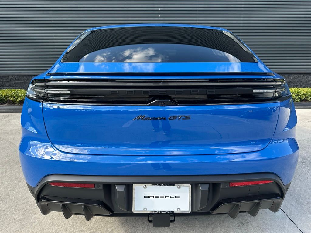 Thumbnail: 2026 Porsche Macan - 12