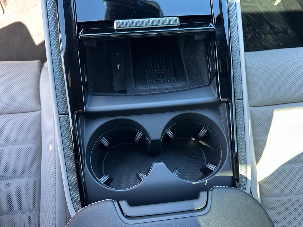 Thumbnail: 2026 Porsche Panamera - 26