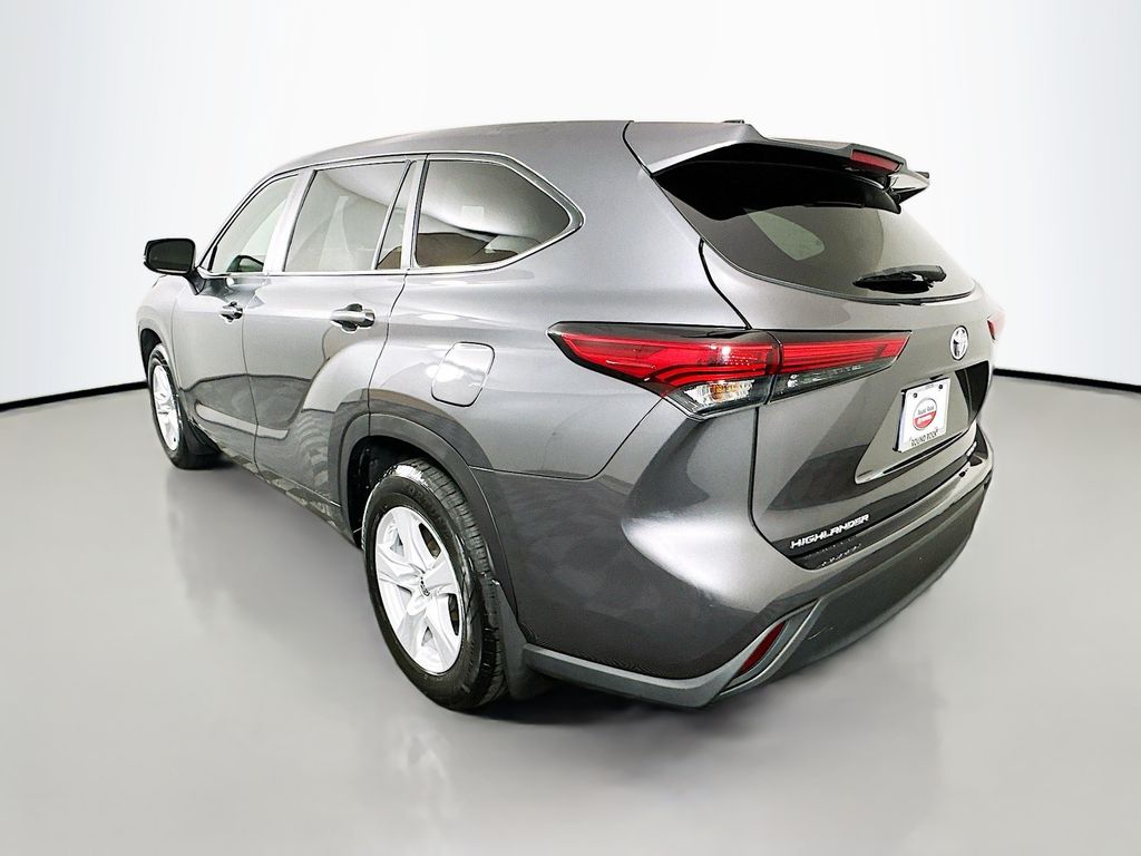Thumbnail: 2023 Toyota Highlander - 7