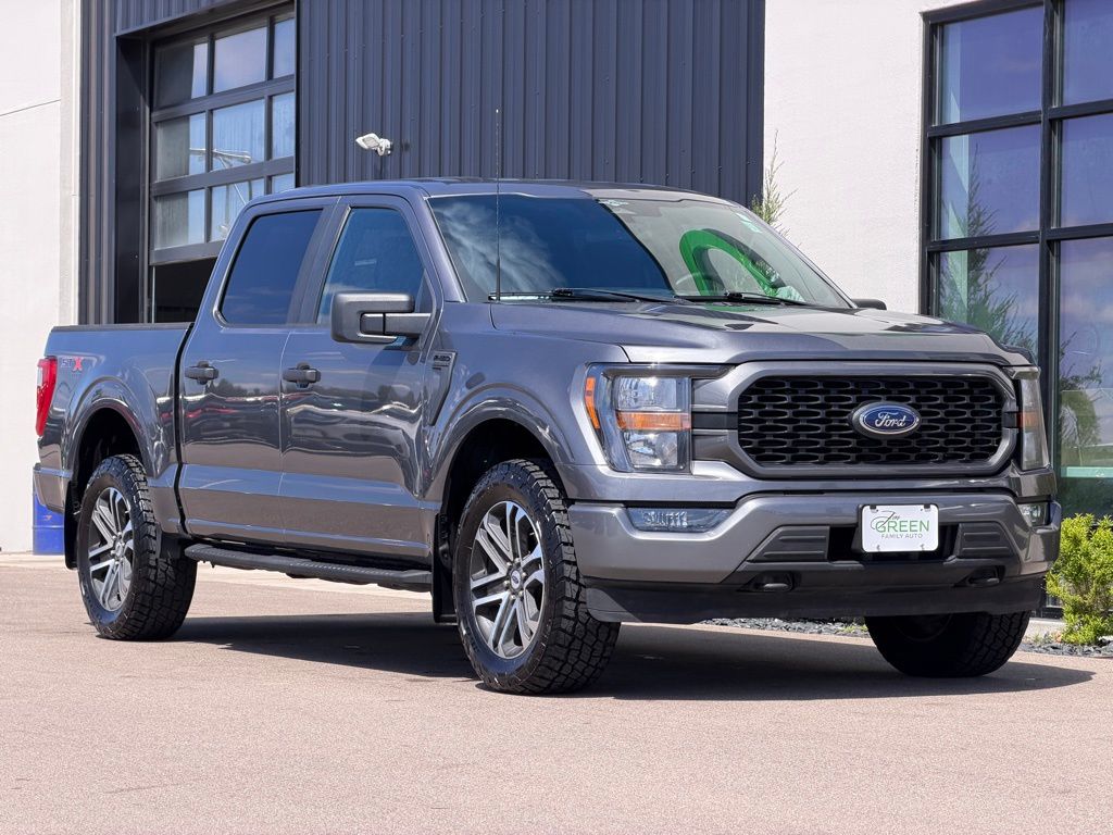 View vehicle photo 4