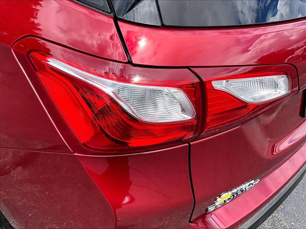 2018 Chevrolet Equinox — photo 32