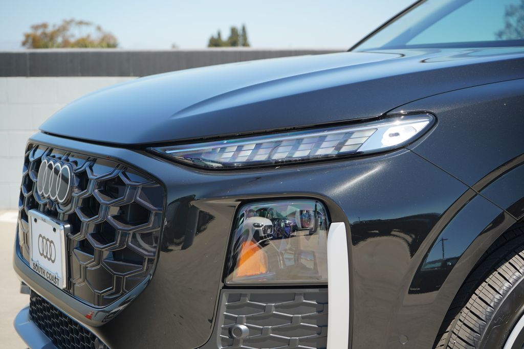 Thumbnail: 2026 Audi Q3 - 10