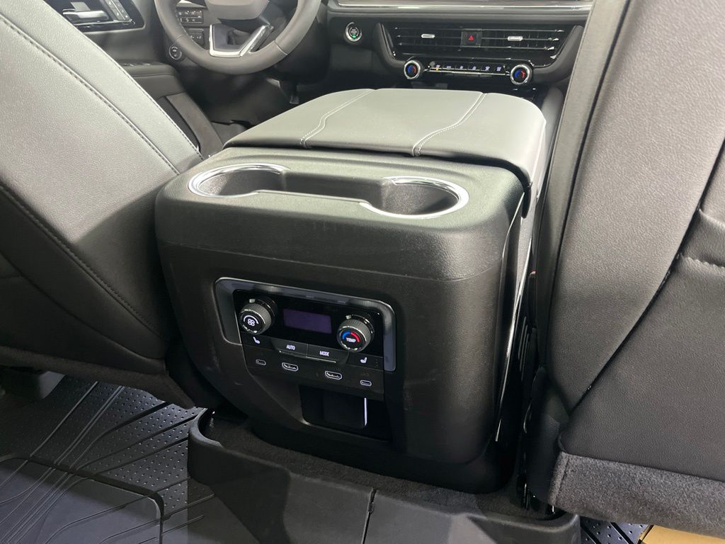 Thumbnail: 2026 Chevrolet Suburban - 14