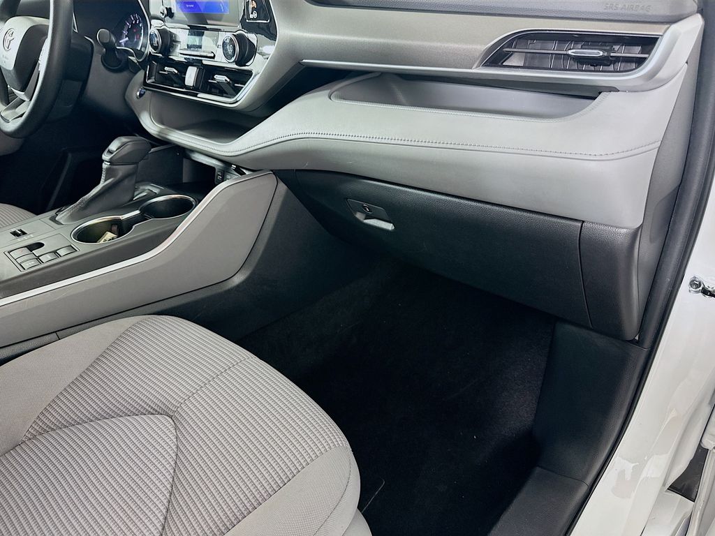 2023 Toyota Highlander L 28