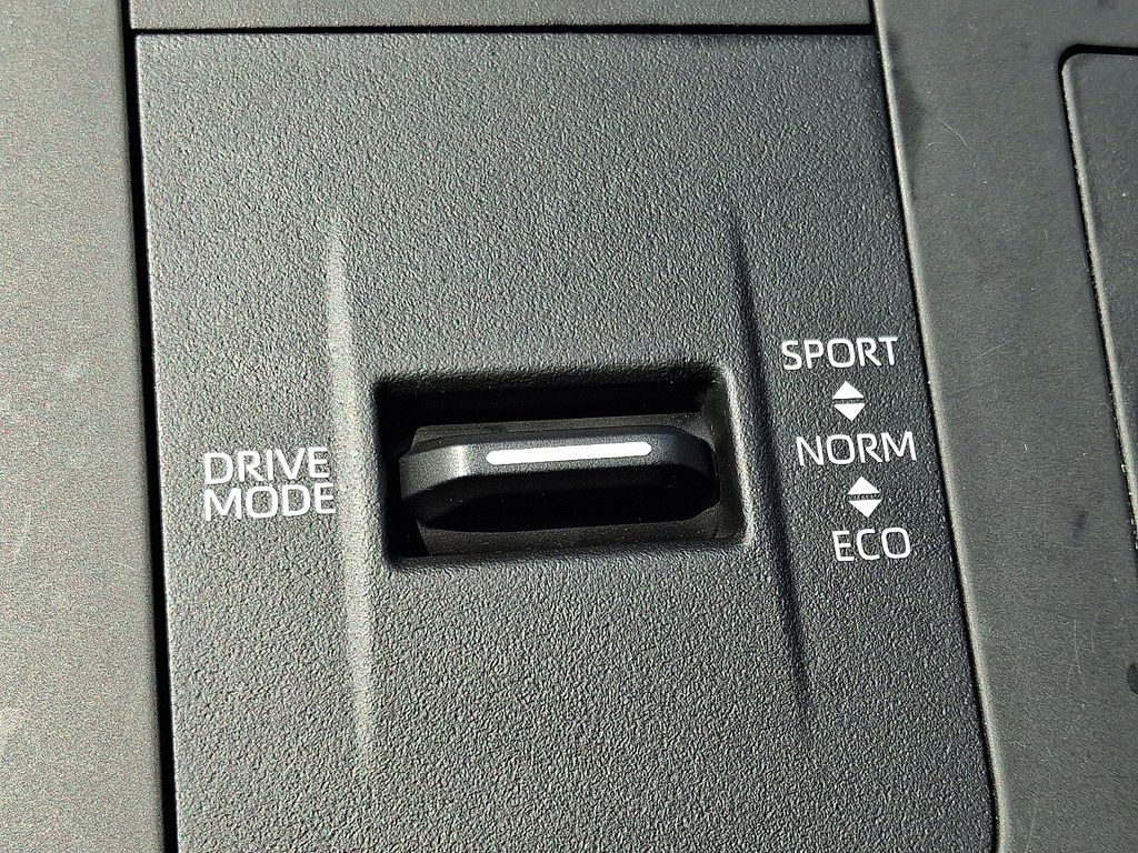 Thumbnail: 2023 Toyota Highlander - 24