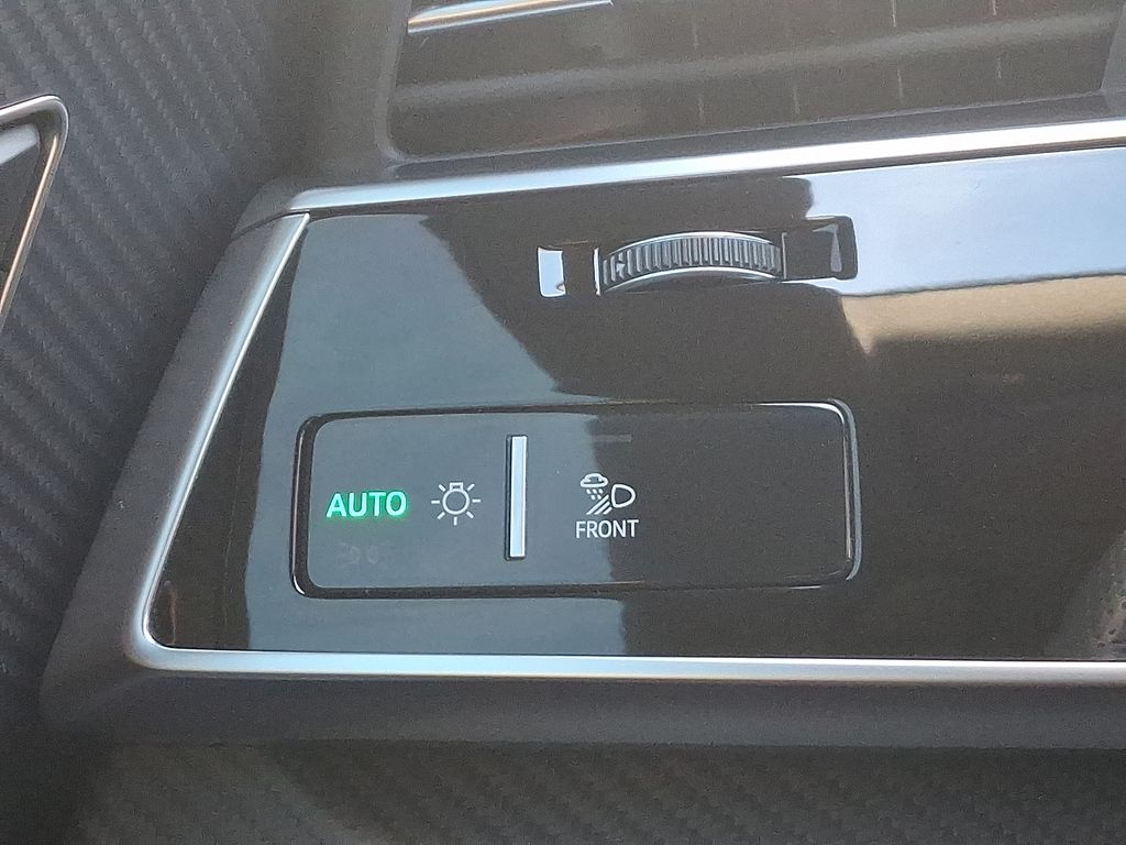 Thumbnail: 2023 Audi RS Q8 - 24