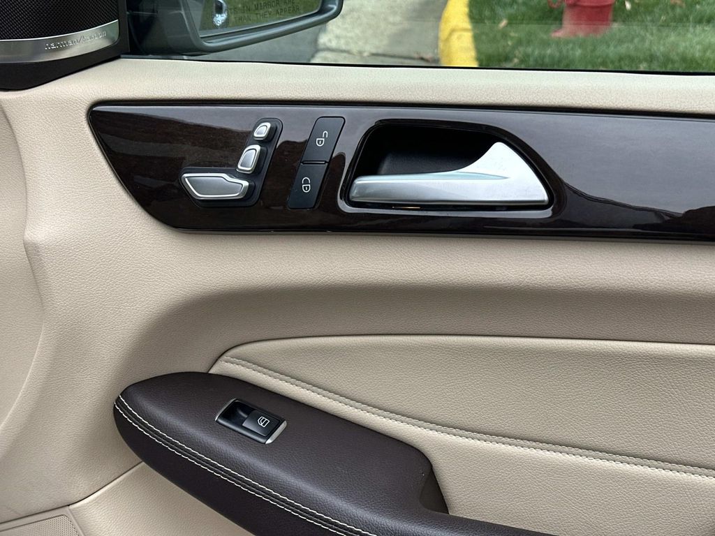 Thumbnail: 2017 Mercedes-Benz GLE - 20