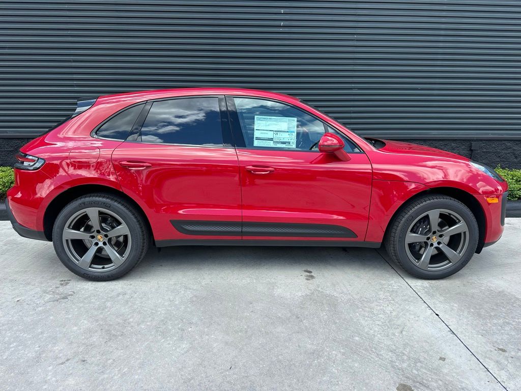 Thumbnail: 2026 Porsche Macan - 10