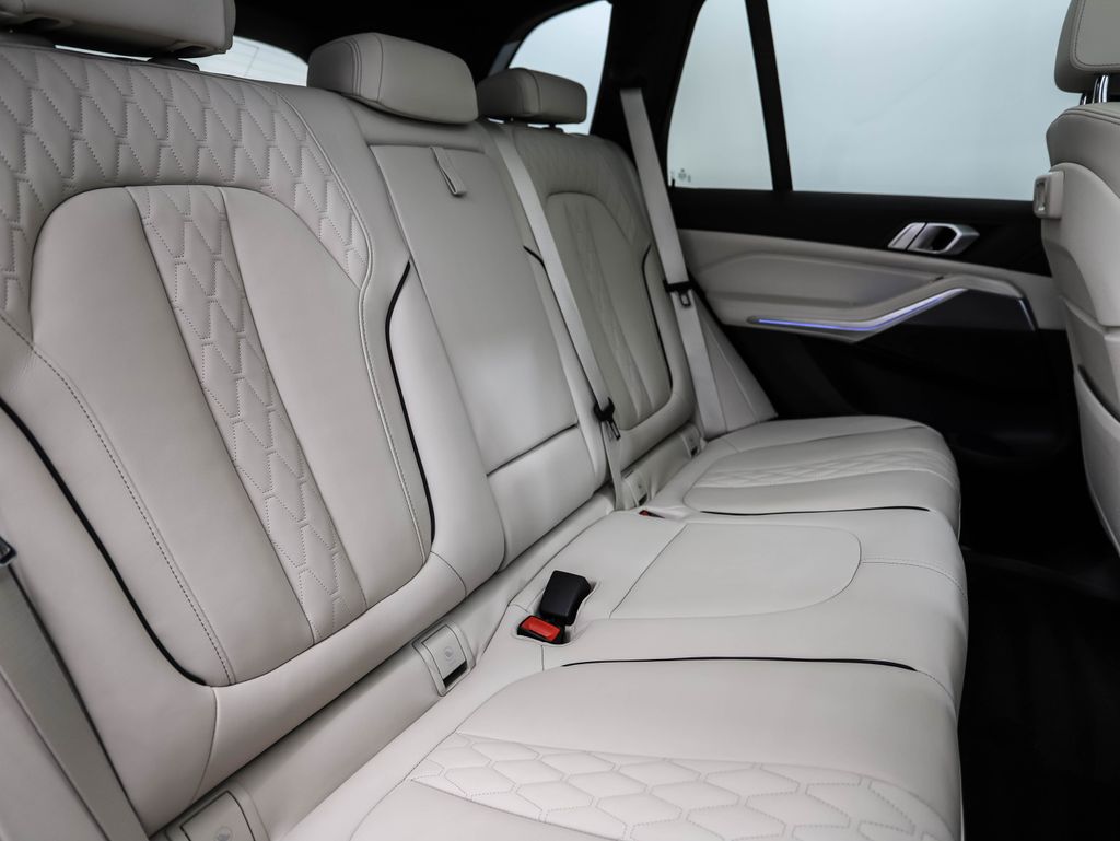 2022 BMW X5 xDrive45e 28