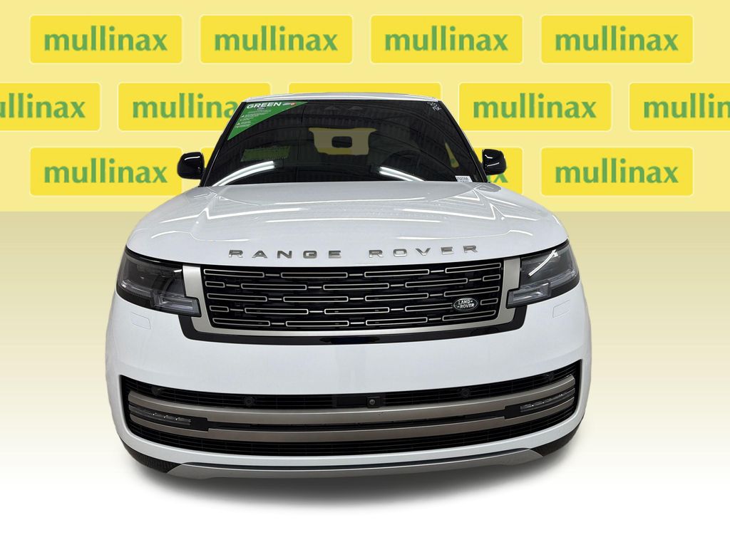 Used 2025  Land Rover SE image 14