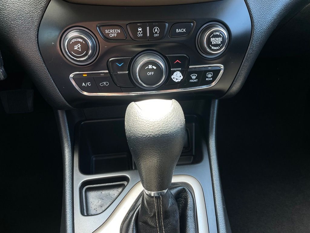 Thumbnail: 2016 Jeep Cherokee - 18