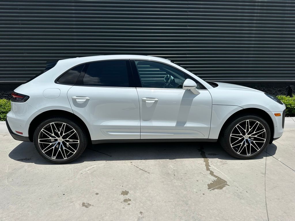 2025 Porsche Macan  8