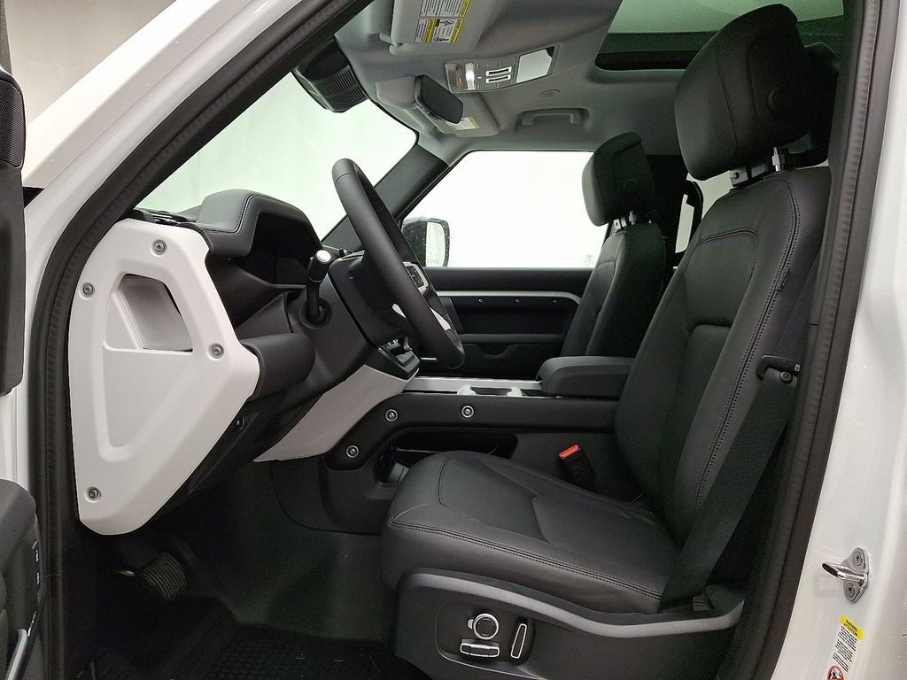 2025 Land Rover Defender 130 8