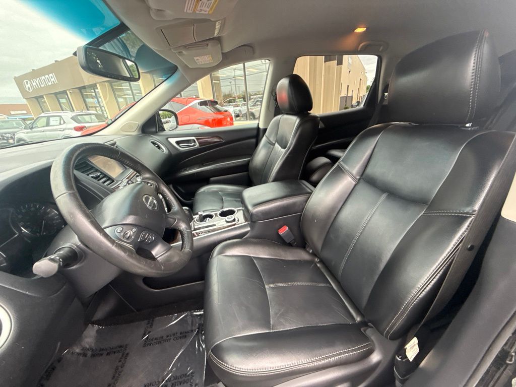 Used 2014 Black Nissan SL image 19