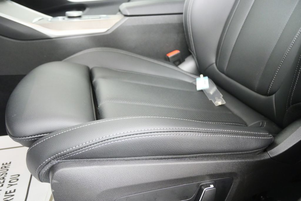 Thumbnail: 2025 BMW 3 Series - 10