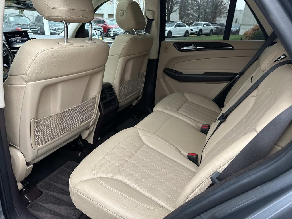 Thumbnail: 2017 Mercedes-Benz GLE - 32