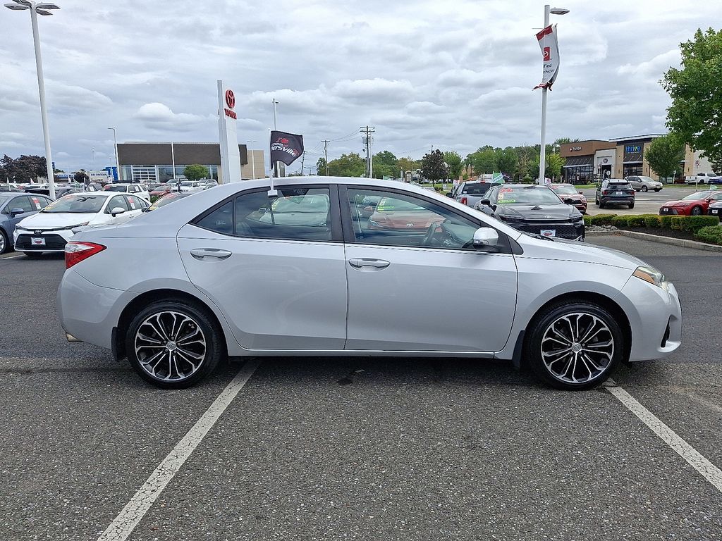 Thumbnail: 2016 Toyota Corolla - 7