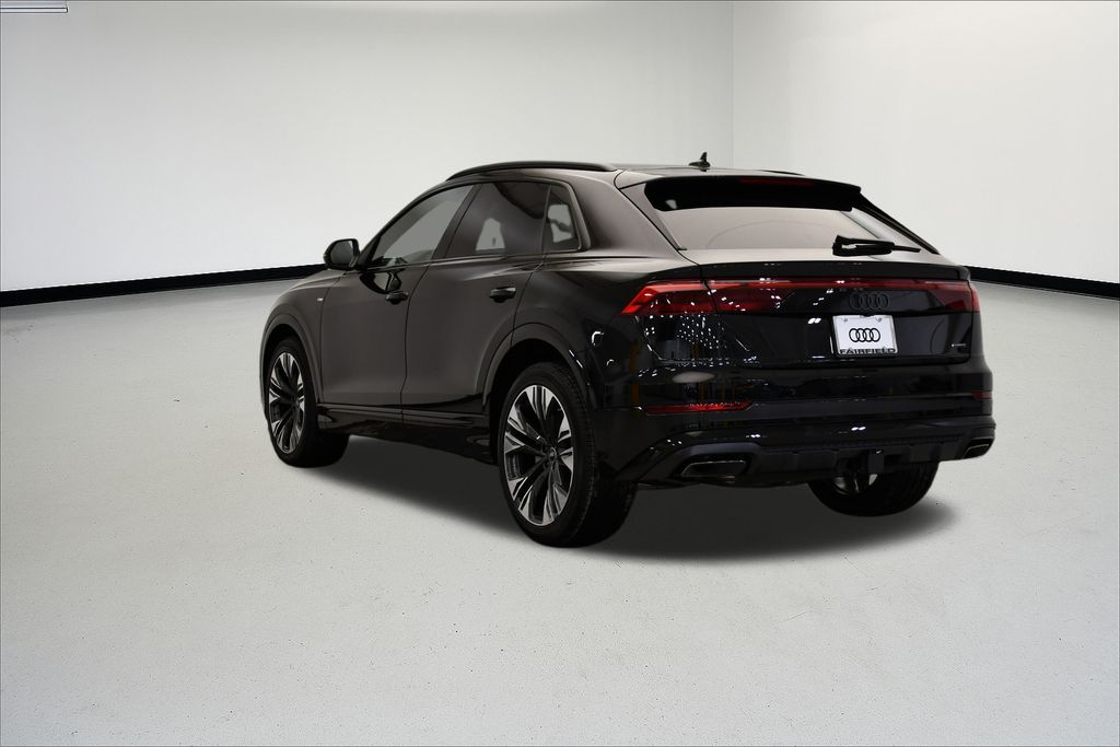 Thumbnail: 2026 Audi Q8 - 3