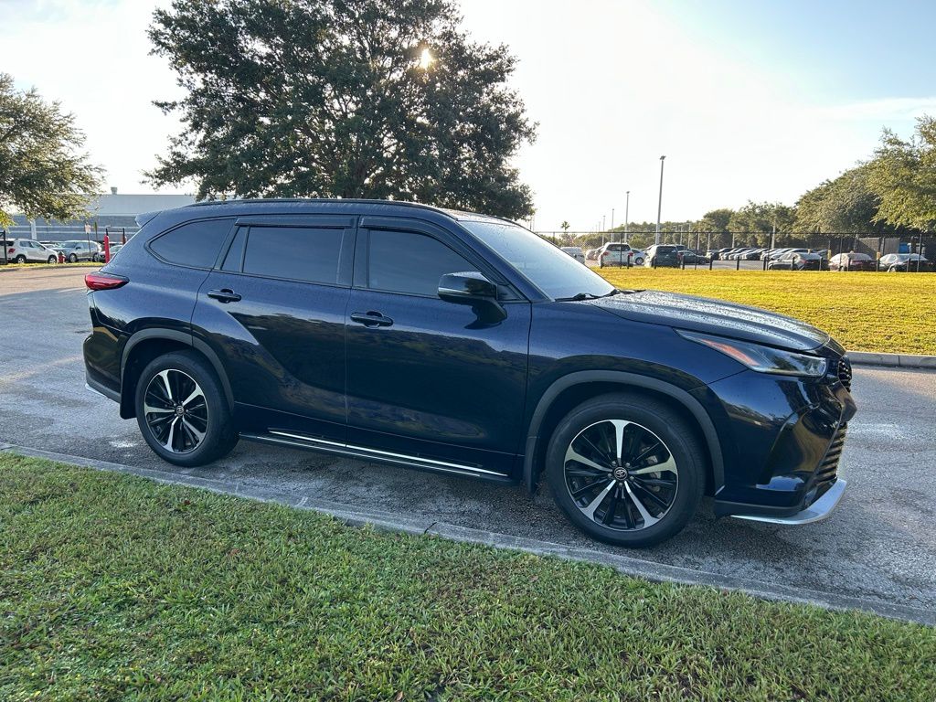 Thumbnail: 2021 Toyota Highlander - 7