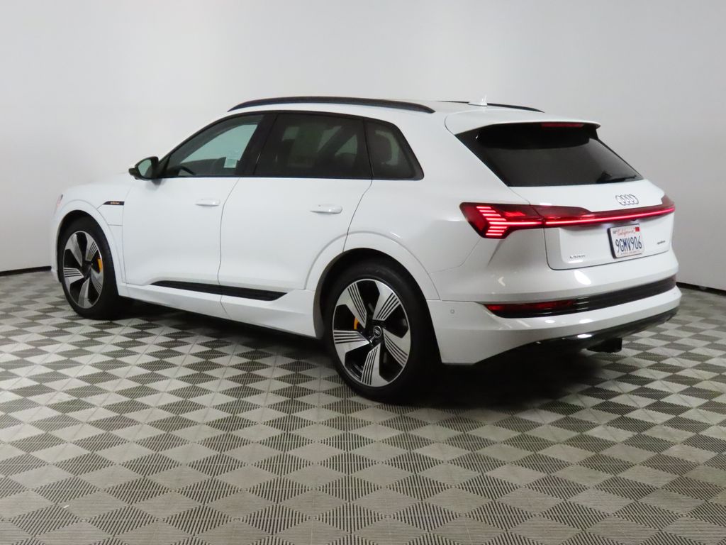 Thumbnail: 2023 Audi e-tron - 3