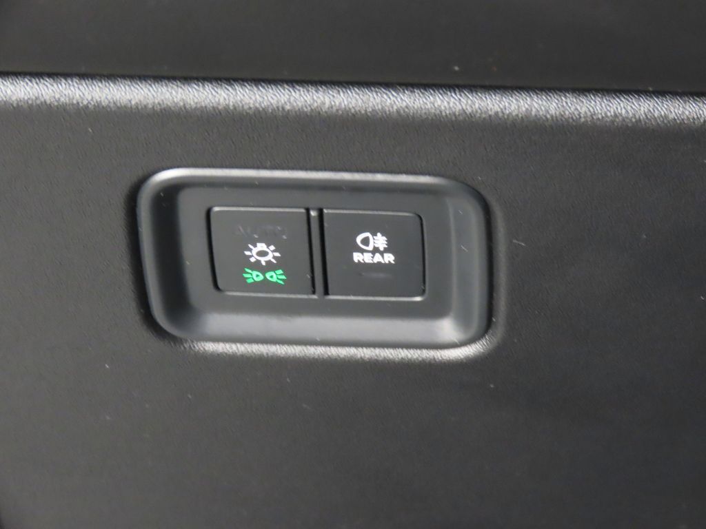 Thumbnail: 2024 Porsche Macan - 25