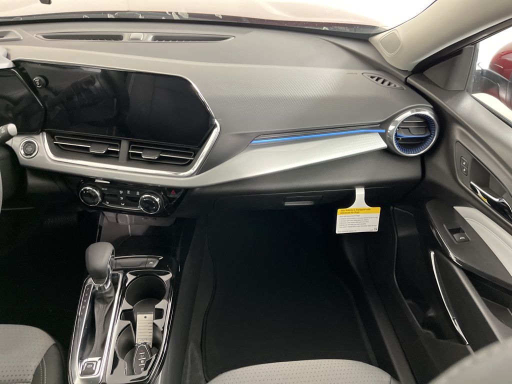 2025 Chevrolet Trax LT 17