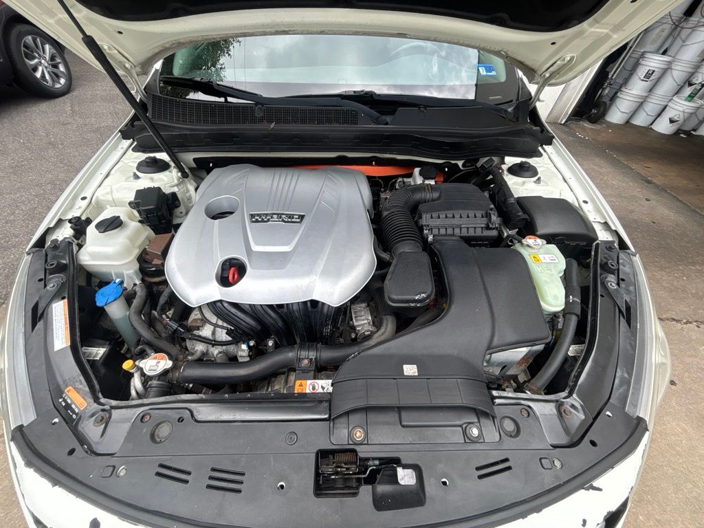 Used 2013 White Kia LX image 10
