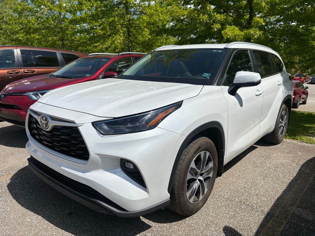 used 2024 Toyota Highlander car, priced at $39,903