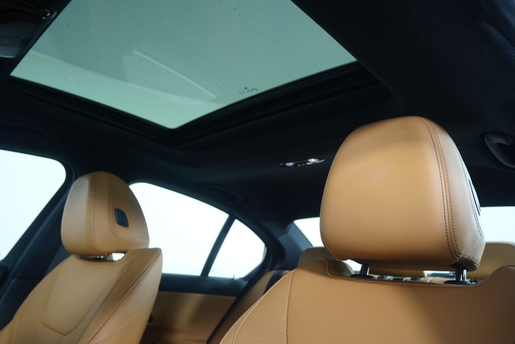 Thumbnail: 2024 BMW 3 Series - 12