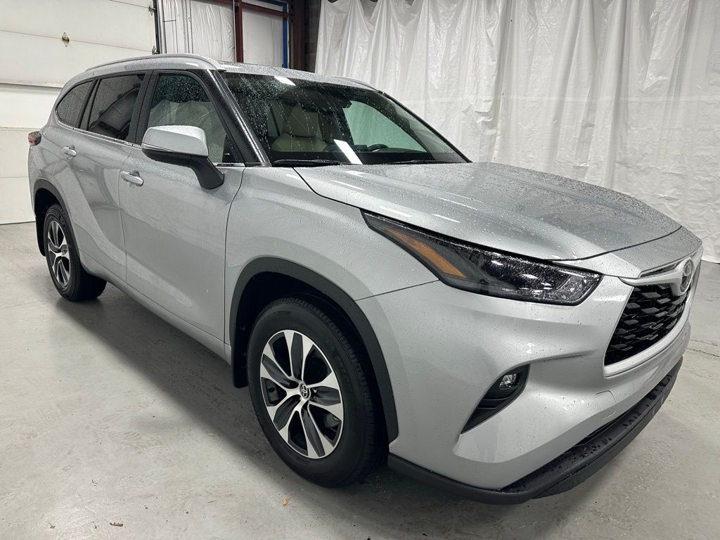 2025 Toyota Highlander XLE AWD