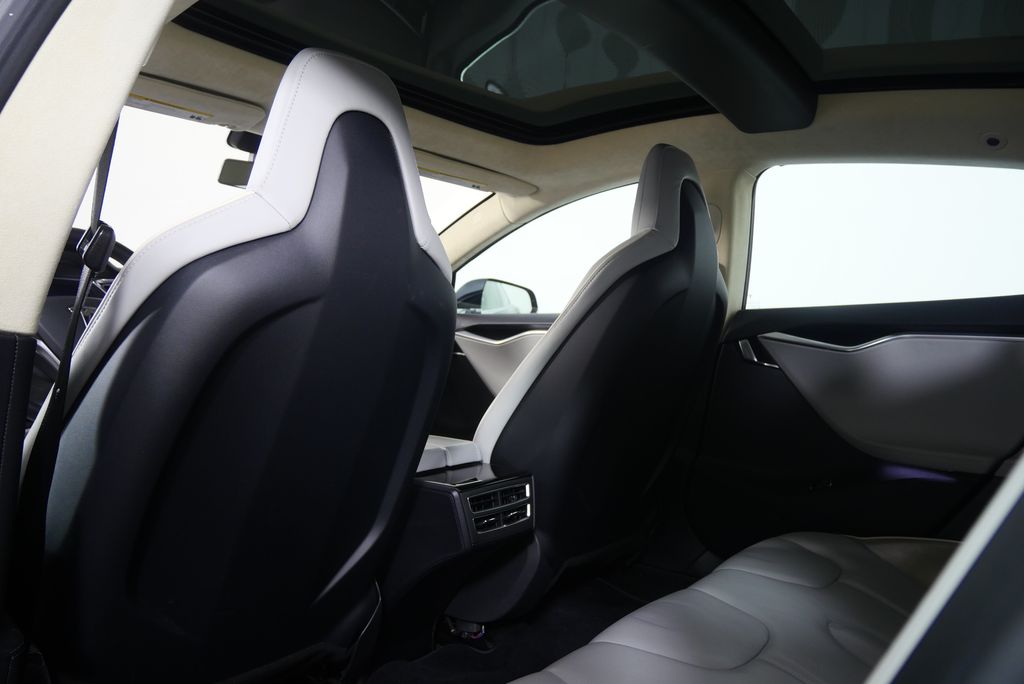 Thumbnail: 2013 Tesla Model S - 17