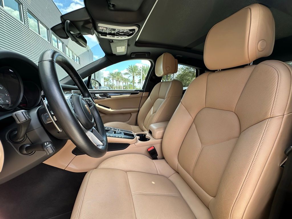 Thumbnail: 2021 Porsche Macan - 5