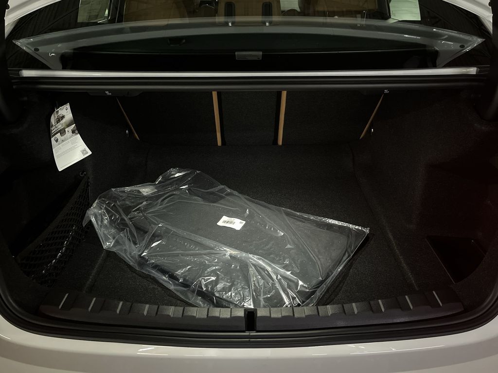 Thumbnail: 2025 BMW 3 Series - 24